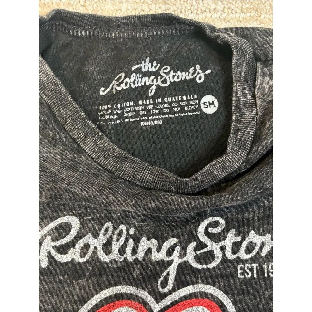 The Rolling Stones Acid Wash Lips Tongue Graphic Band Tee Kids Youth Size Small